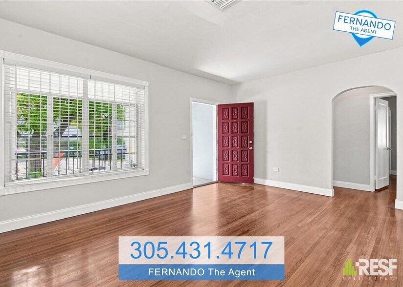 Building Photo - 2920 SW 38th Ct