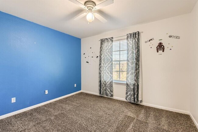 Building Photo - 105 Meadowlark Ln