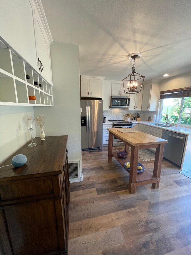 Building Photo - 596 Rio Grande Cir