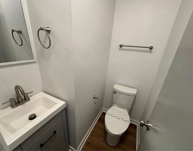 Building Photo - 2812 Wayland Dr