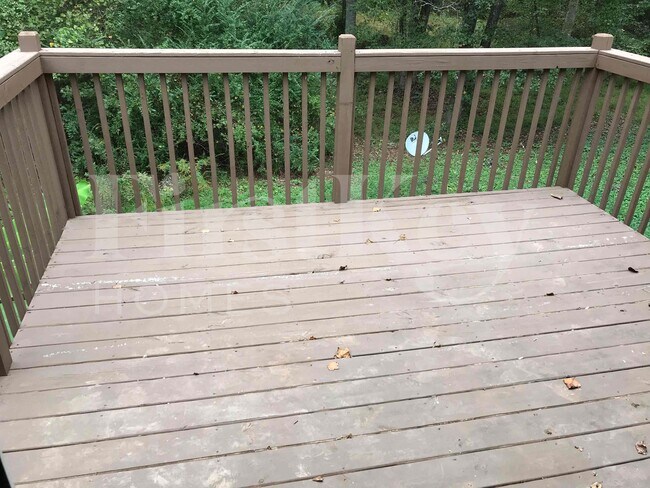 Building Photo - 103 Walnut Way