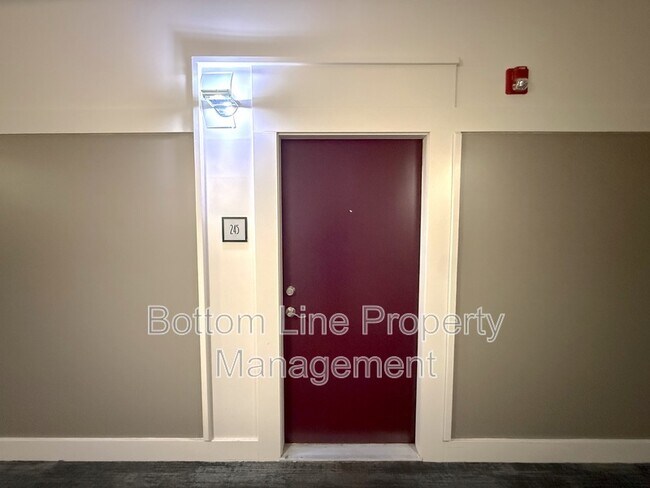 Building Photo - 2125 Southend Dr