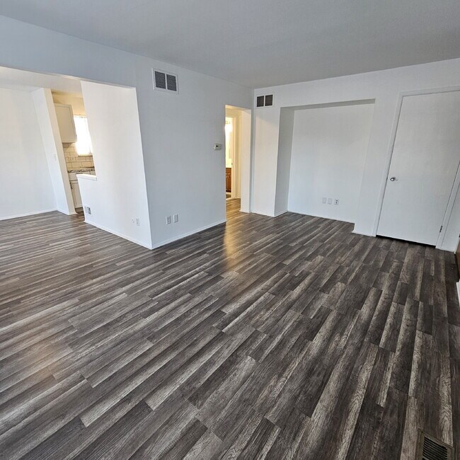Building Photo - Completely Remodeled 1 Bedroom Condo in Warren – Private Basement Laundry + Storage Room!