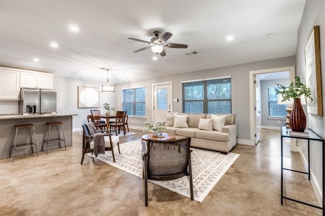 Building Photo - 2205 N Hickory St