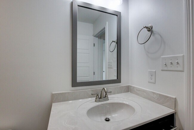 Building Photo - Fresh and so Clean Clean Close to Everything!