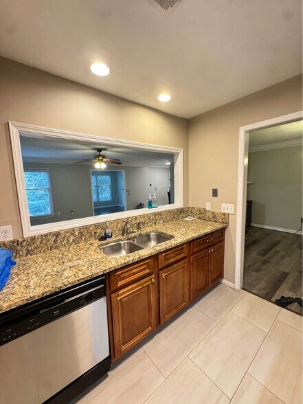 Building Photo - 601 Abingdon Way