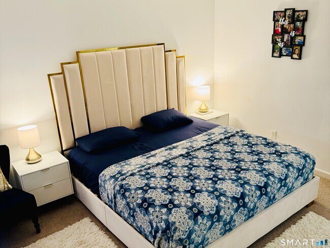 Building Photo - 10 Glenview Dr