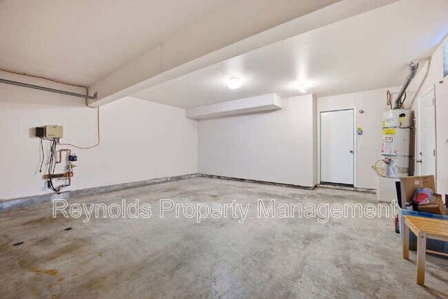 Building Photo - 9462 Pipilo St