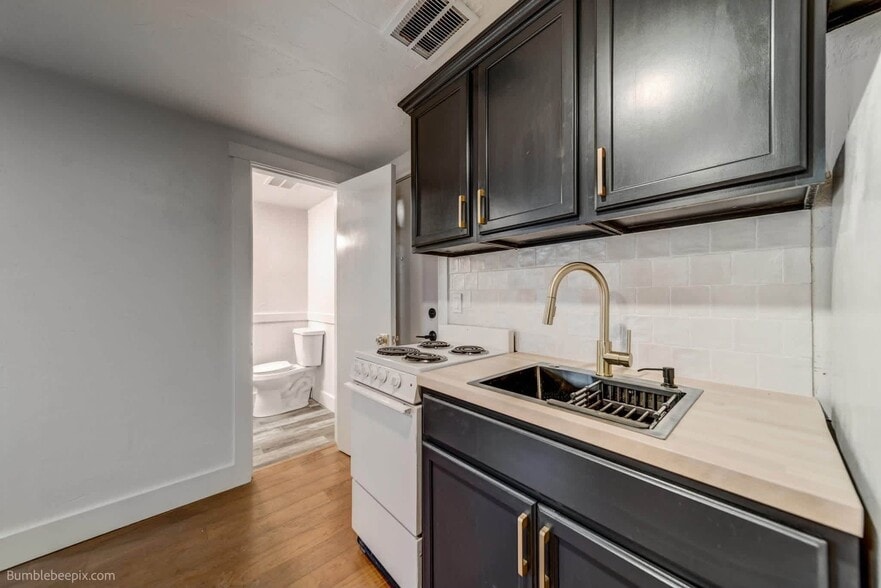 Building Photo - 424 4th St