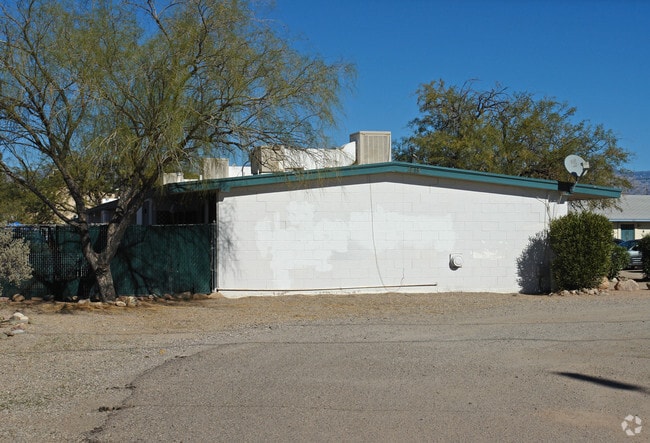 Building Photo - 5815 E 28th St