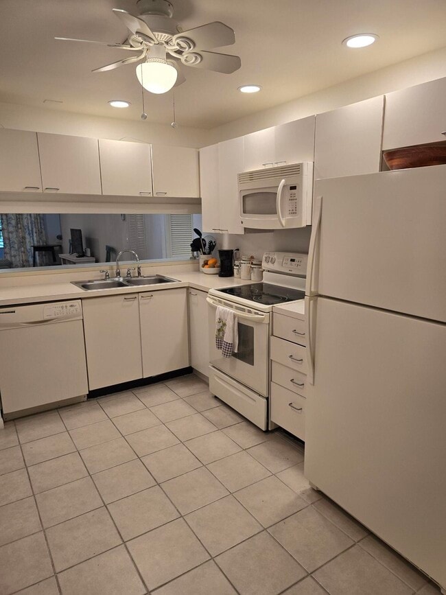 Building Photo - 7484 La Paz Blvd