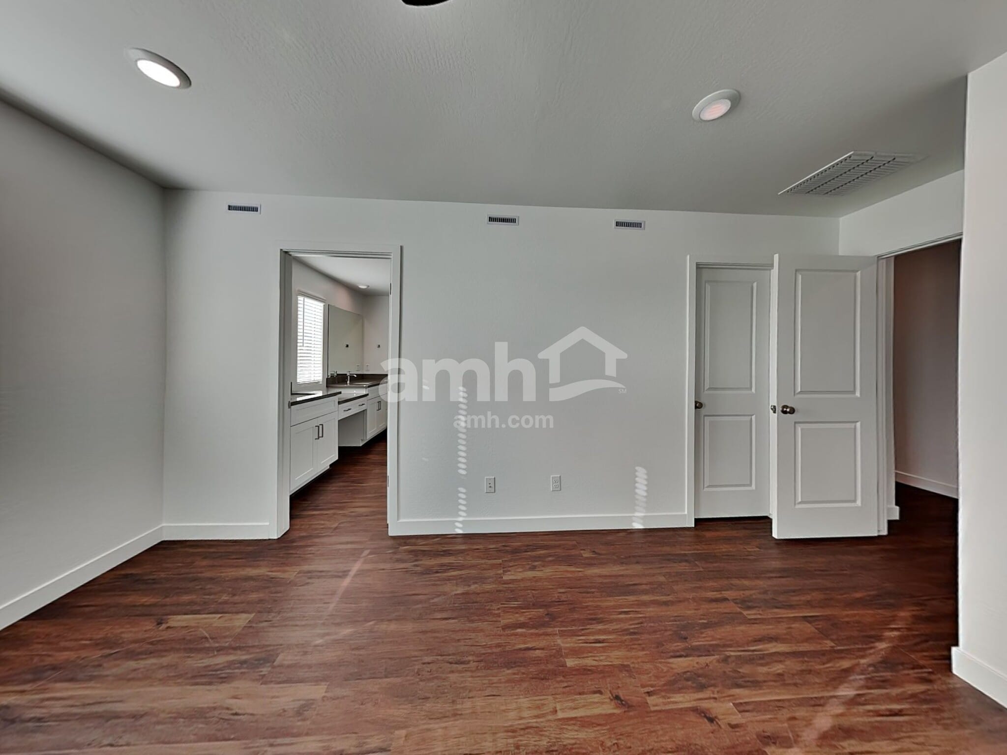 Building Photo - 8318 S 21st Ln