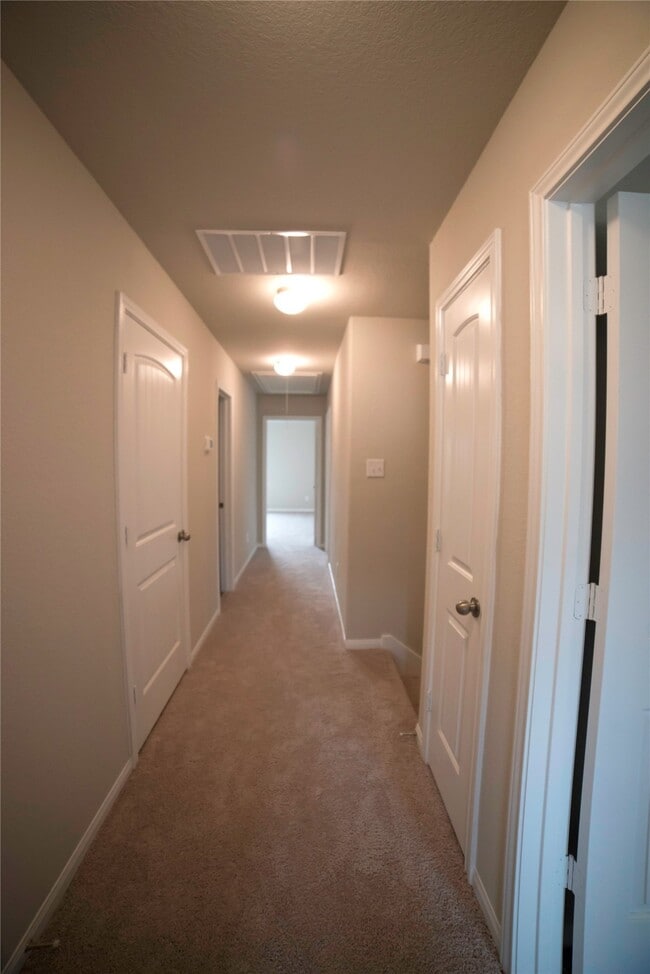 Building Photo - 4479 Eveslage Ln