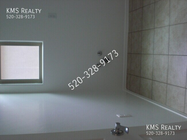 Building Photo - 14013 E Voss St