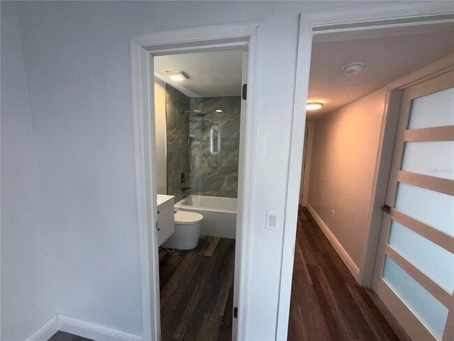 Building Photo - 9481 Highland Oak Dr