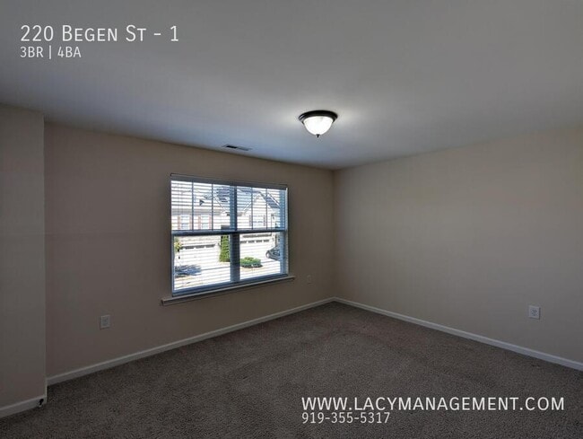 Building Photo - 220 Begen St