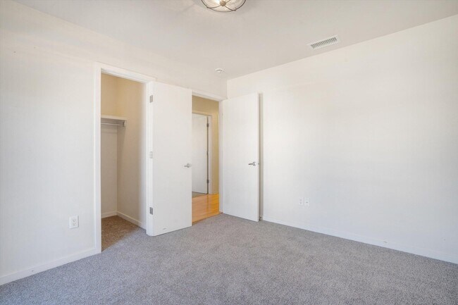 Building Photo - 3936 Silver Ave SE