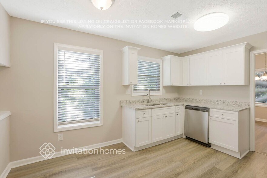 Building Photo - 4501 N Landing Dr