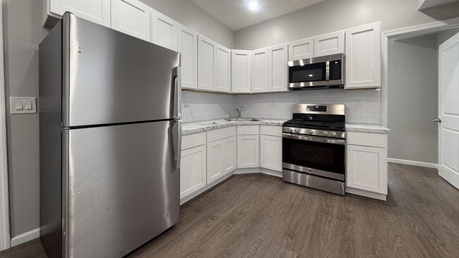 Building Photo - 275 S 56th St