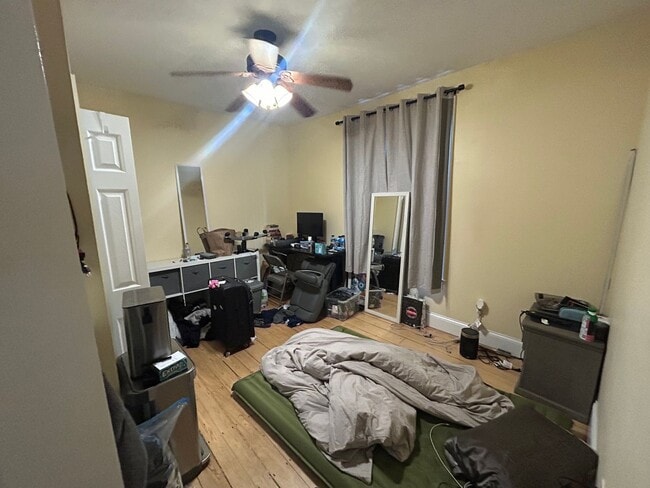 Building Photo - NO FEE!!!   6 BED/2 BATH IN PRIME MISSION HILL LOCATION ~ A/C, IN-UNIT LAUNDRY