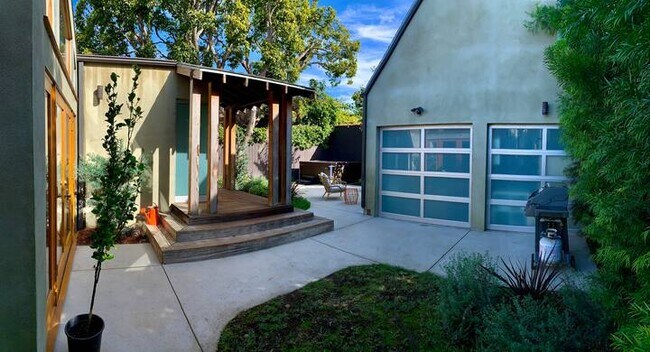 Building Photo - 1076 Nowita Pl