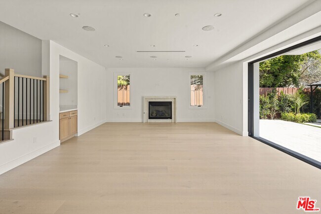 Building Photo - 306 S Anita Ave