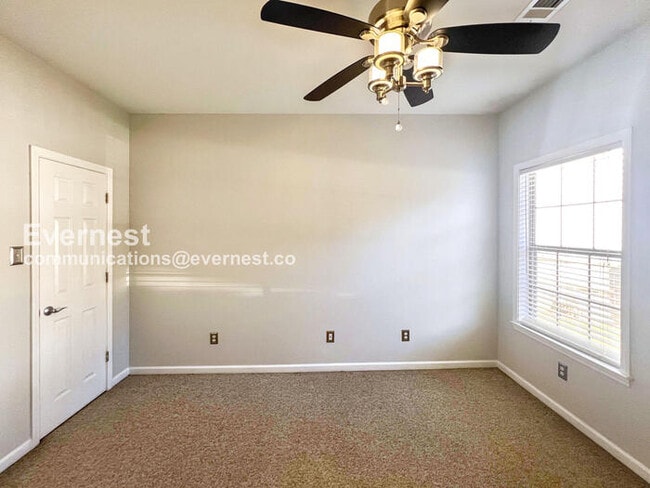 Building Photo - 2411 Stoney Creek Dr