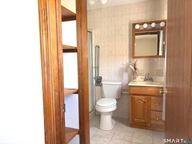 Building Photo - 3 Carmen St