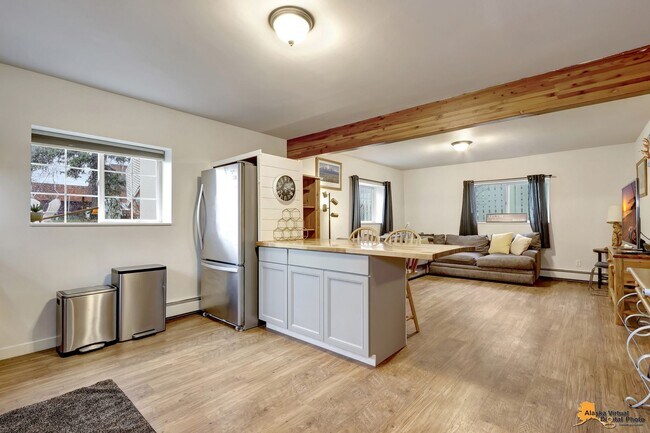 Building Photo - Fully Furnished 3BR Home | Utilities Included | Prime Downtown Location