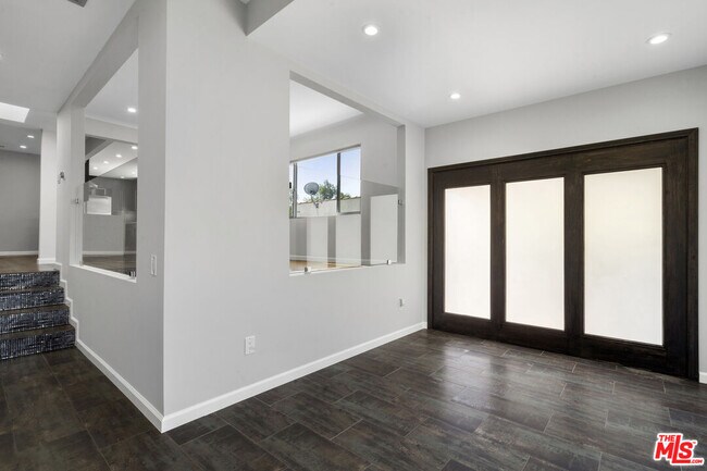 Building Photo - 3084 St George St