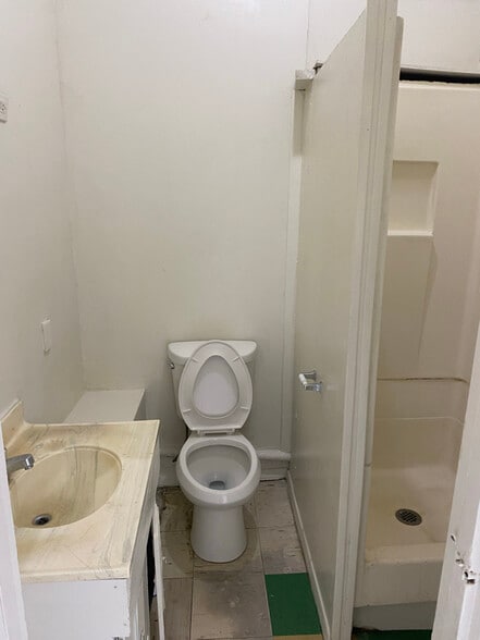 Building Photo - 614 N Dallas St