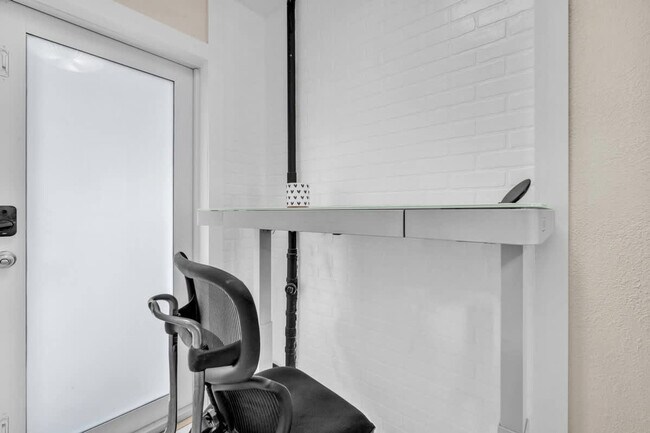 Building Photo - 8225 SW 39th St