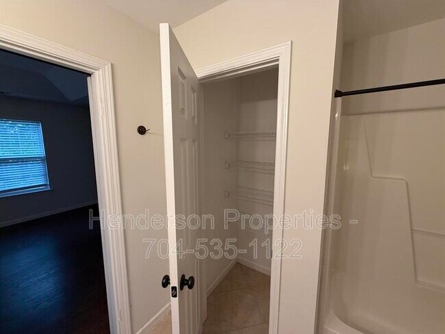 Building Photo - 2121 Ballingarry Dr