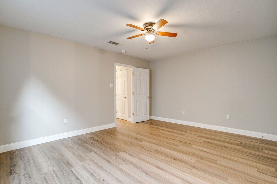 Main Bedroom - 7920 Lazy Brook Dr