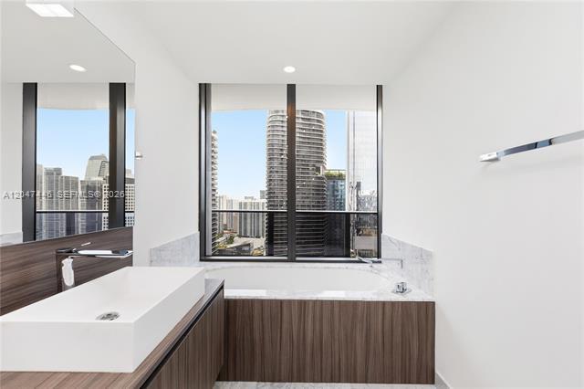 Building Photo - 1000 Brickell Plz