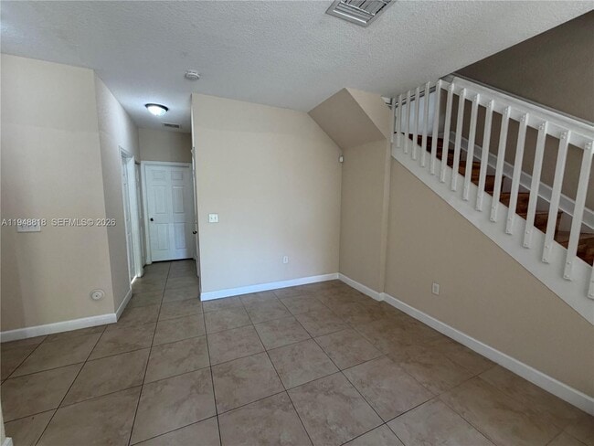 Building Photo - 20715 NE 10th Ct