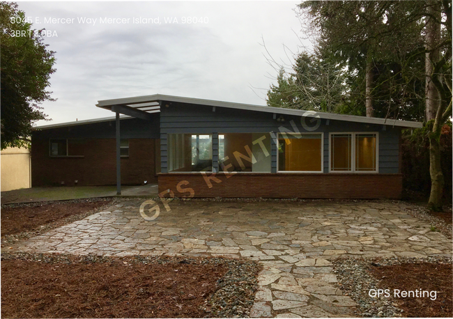 Building Photo - Elegant South Mercer Island Home with Lake...