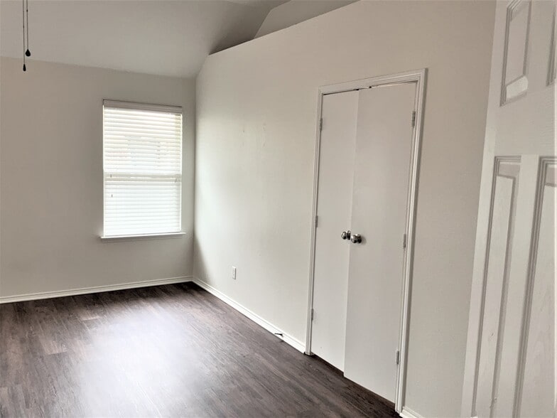 Building Photo - 1212 Gardenia Ln