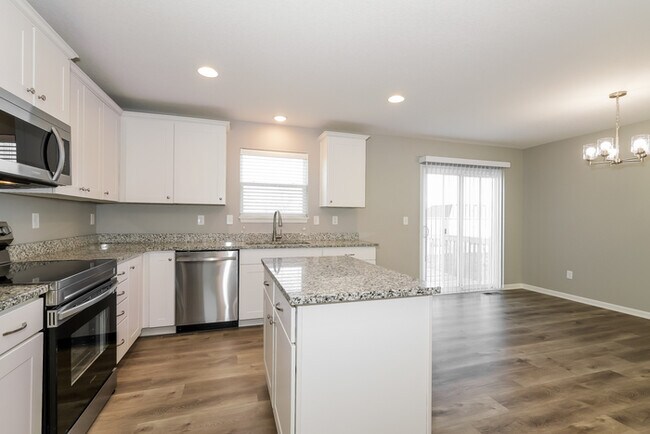 Building Photo - Fantastic 4bd/3ba home! Let yourself in!