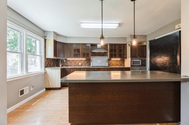 Building Photo - Bergenfield NJ Split Level Spacious Single Family home