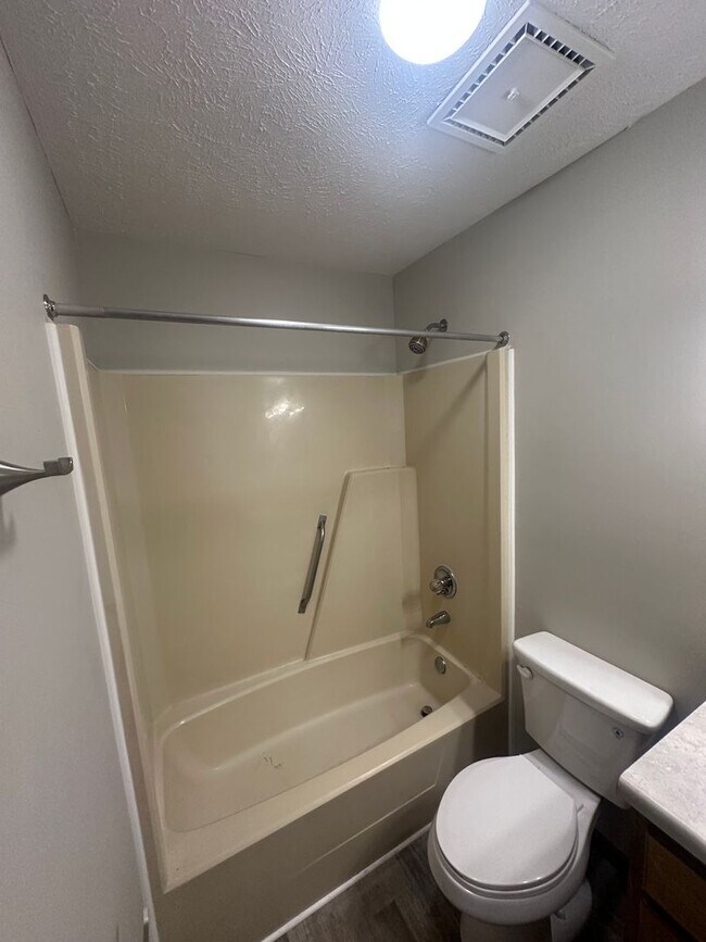 Building Photo - 1202 Huntsman