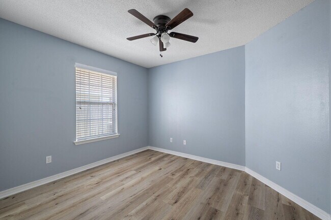 Building Photo - 422 Pristine Water Ln