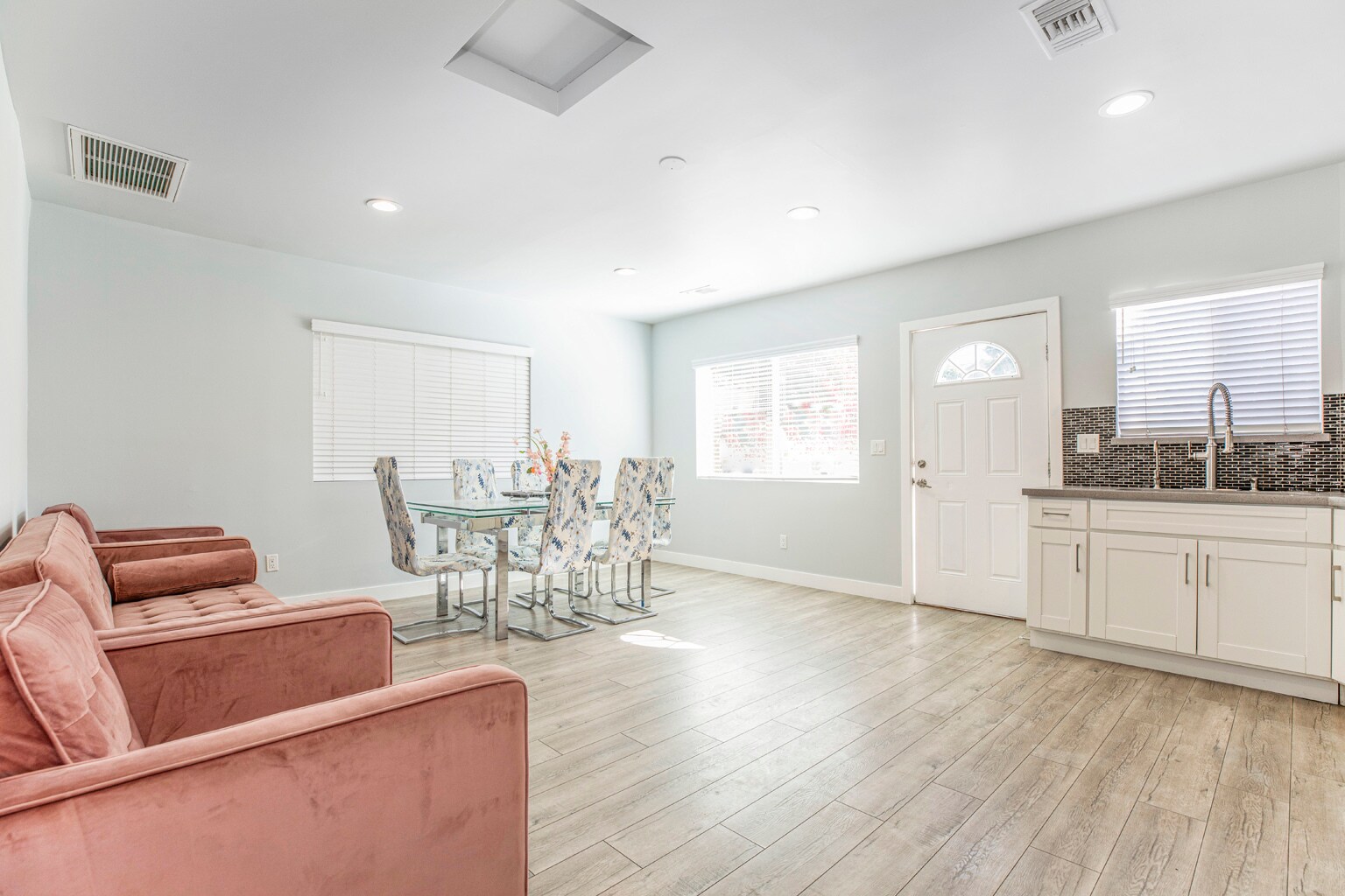 Building Photo - 10563 Vinedale St