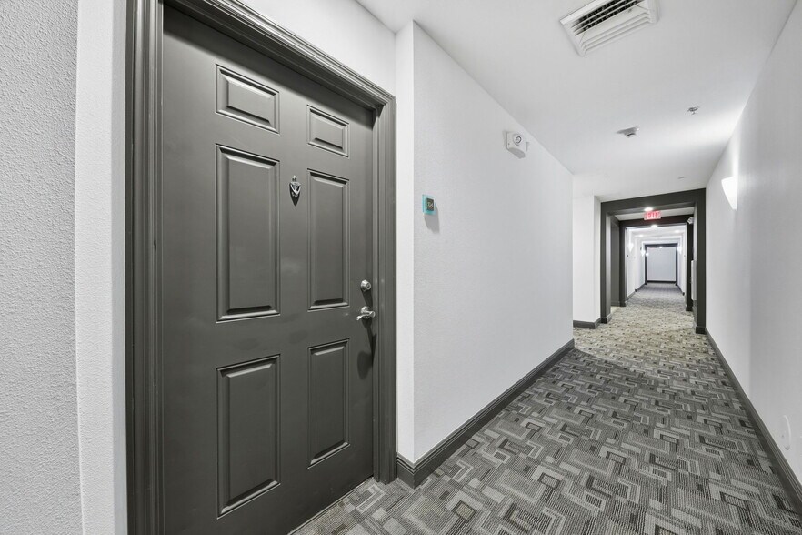 Building Photo - 2421 NE 65th St