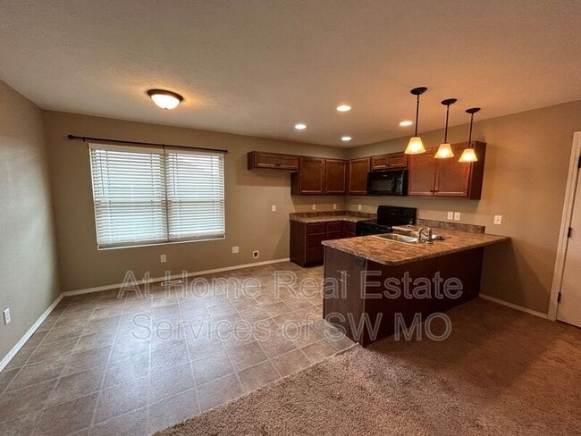 Building Photo - 1107 S Tanner Dr