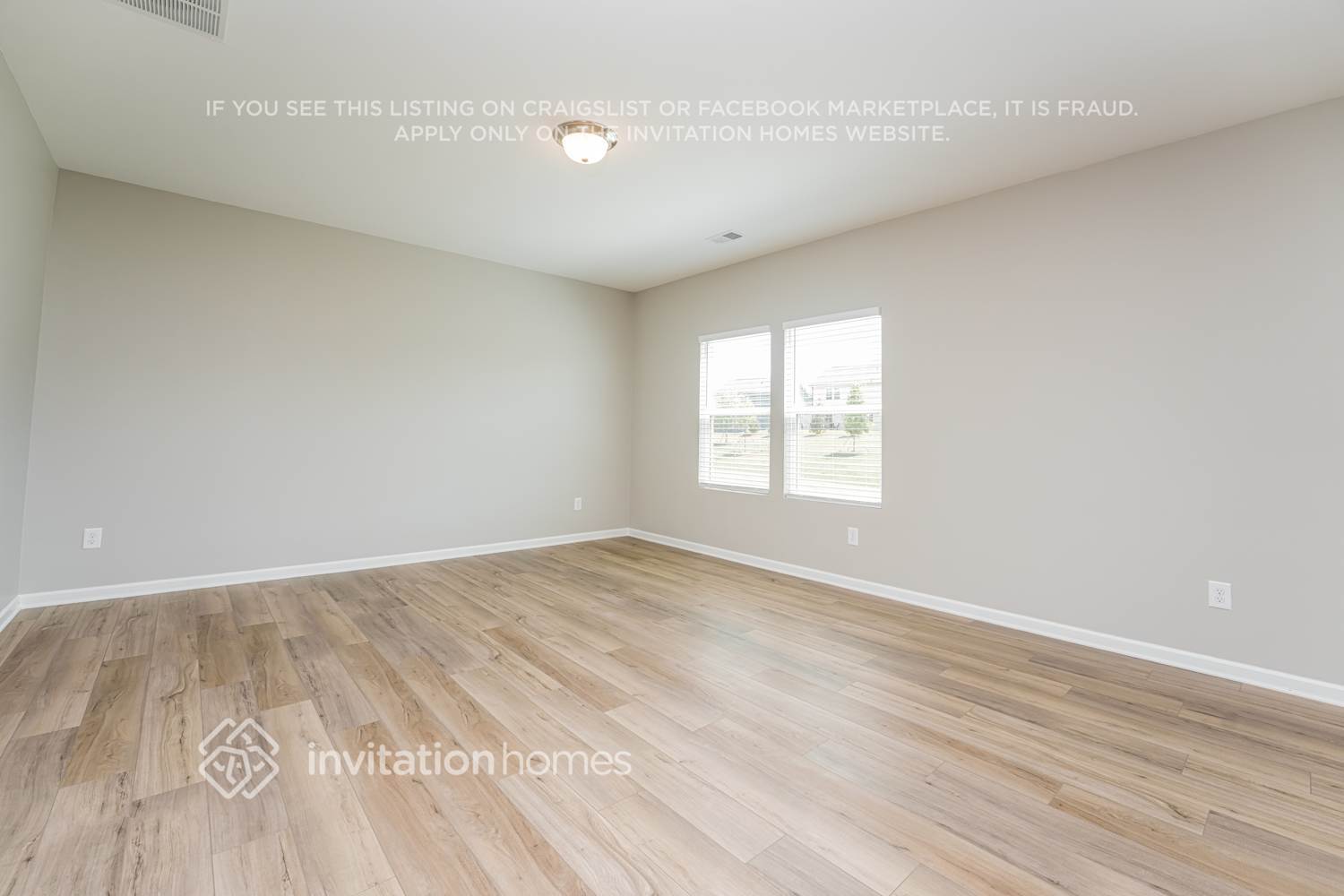 Building Photo - 2105 Boxwood Cir