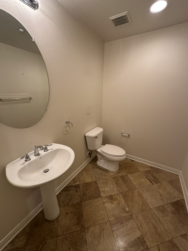 Building Photo - 16275 Summerset Street