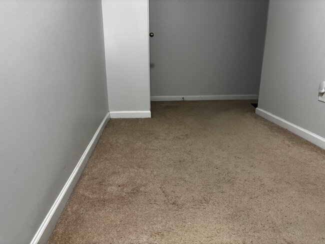 Building Photo - 5600 Moresby Ct