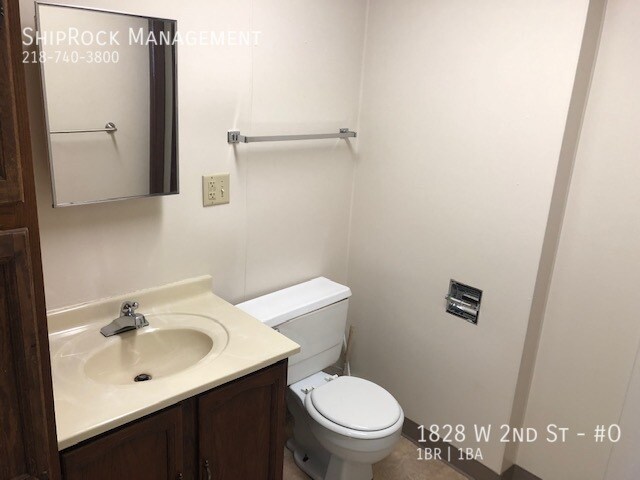 Building Photo - 1828 W 2nd St