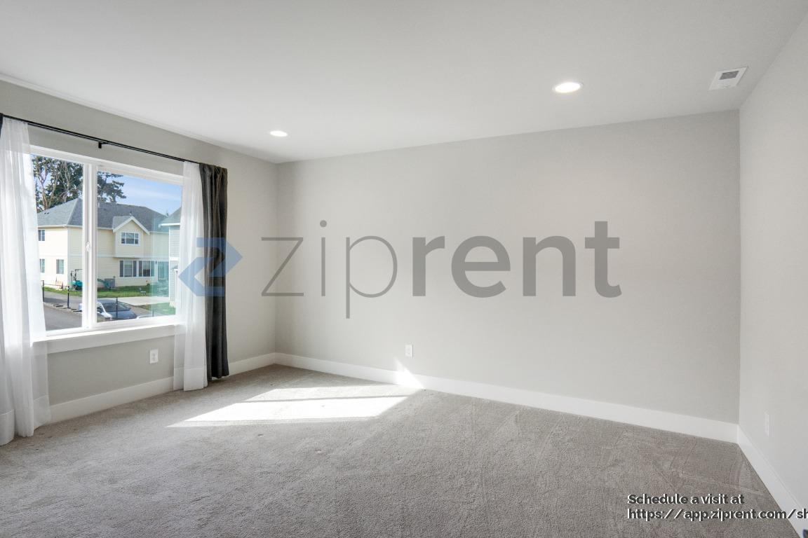 Building Photo - 3422 S 164th St